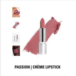 Kylie Jenner Passion creme lipstick